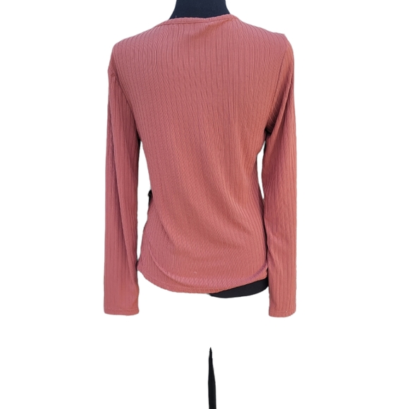 Peek a boo top - Picture 2 of 2